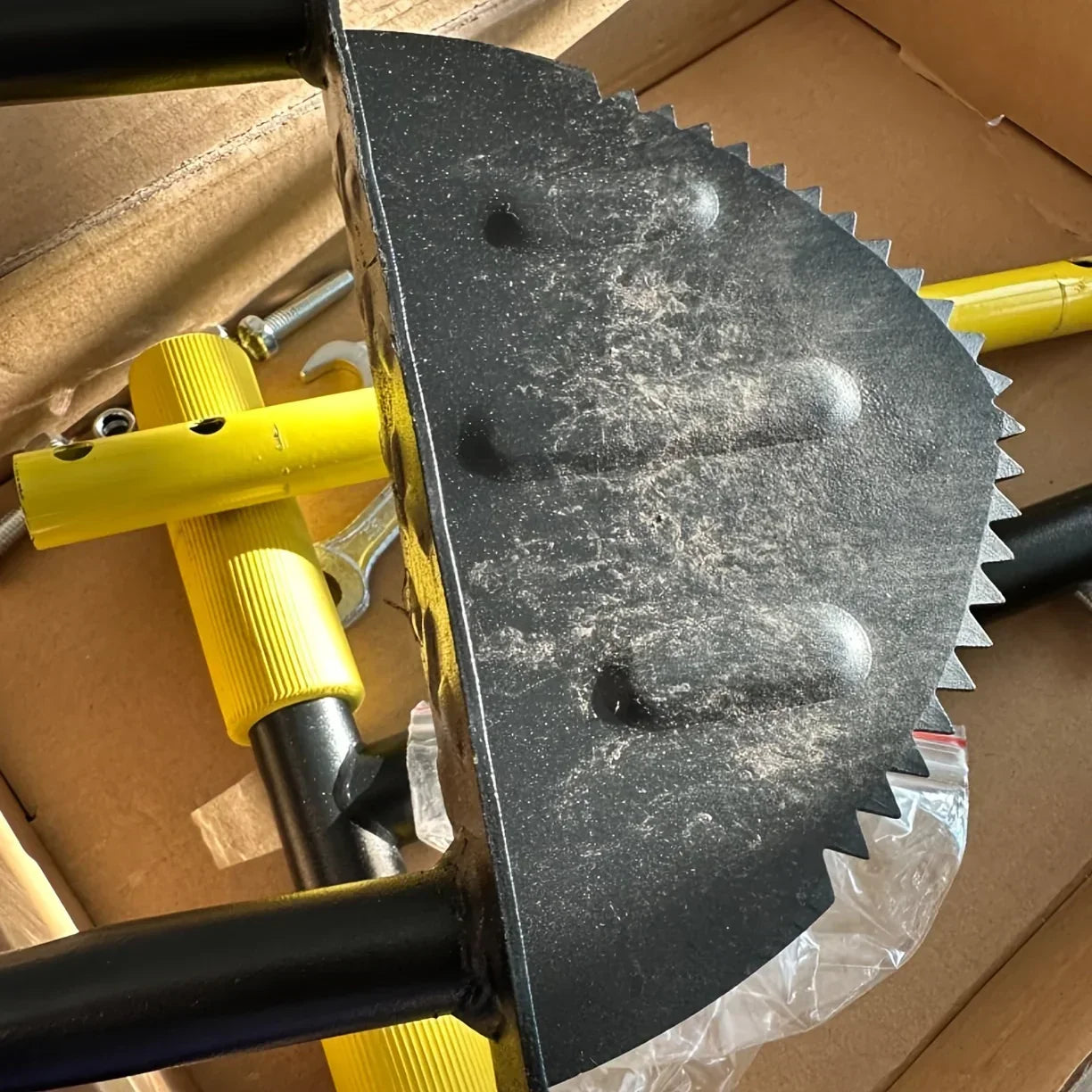 Charly | EdgeMaster Lawn Edger | Half-Moon Design with Wavy Edge | Manual Tool for Clean Lawn Edges & Beds