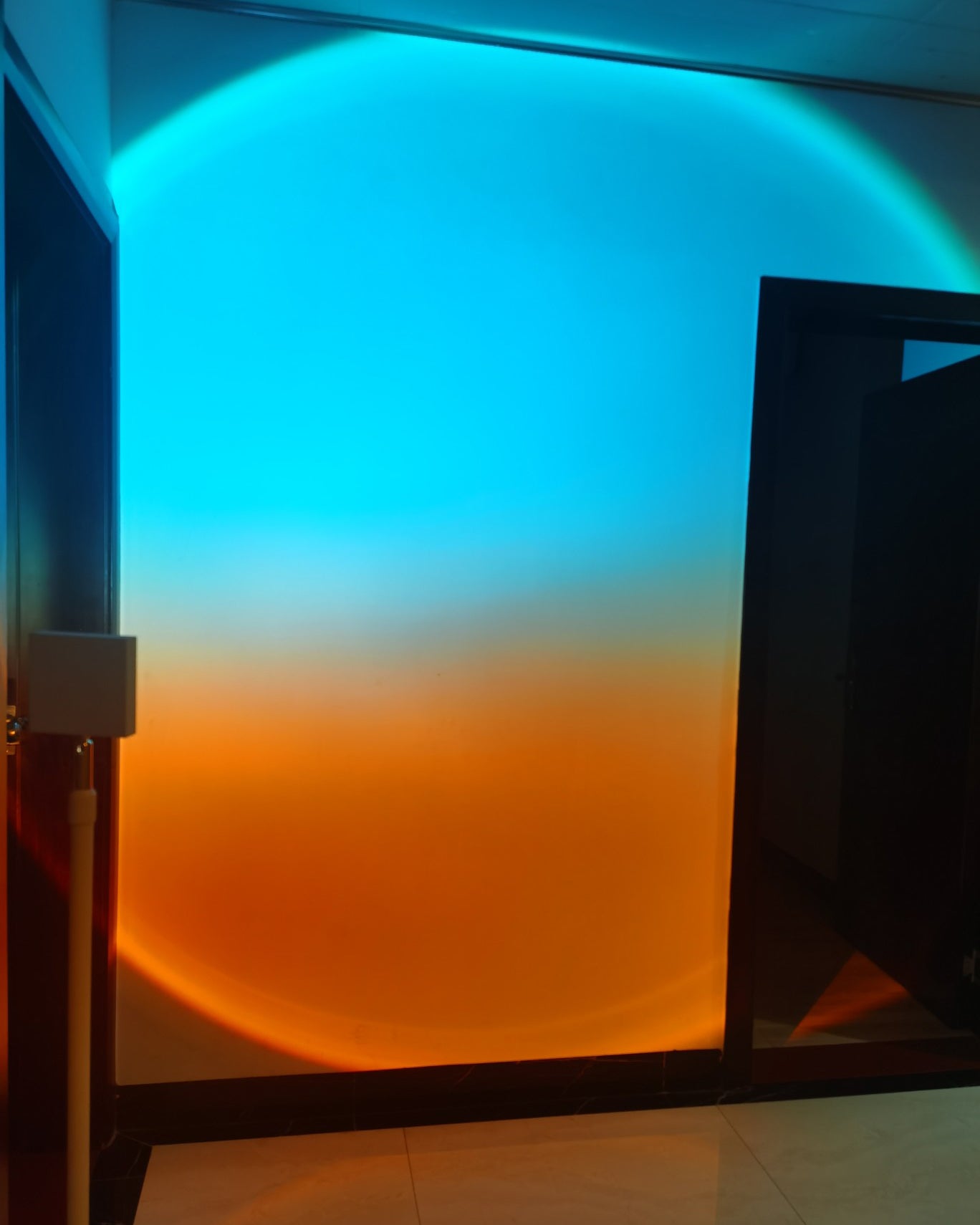 Charly | LED Color Projector Floor Lamp | Minimalist Halo Light Effect