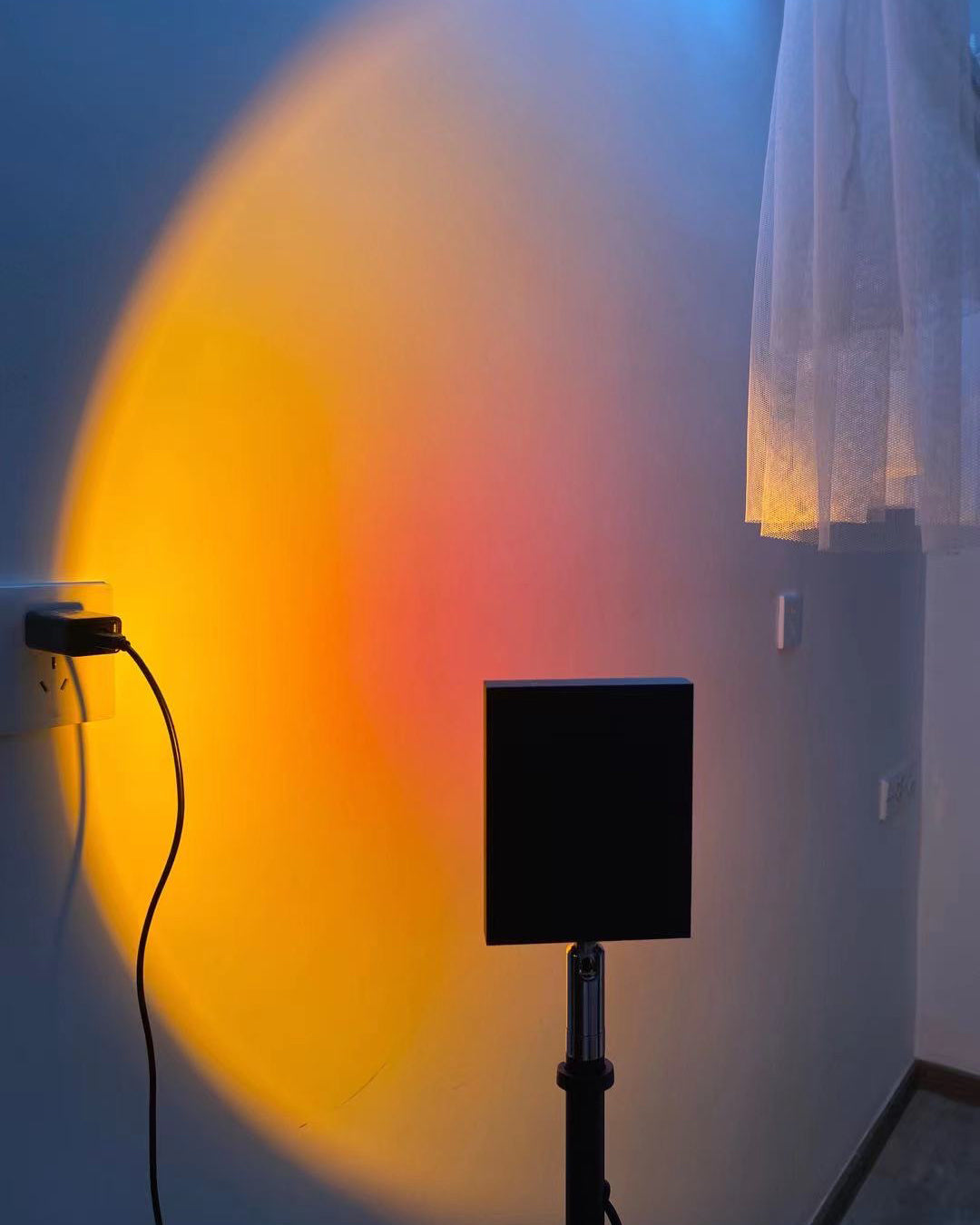 Charly | LED Color Projector Floor Lamp | Minimalist Halo Light Effect