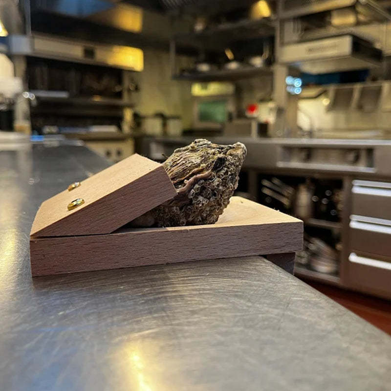 Charly | Premium wood handle oyster shell opener clamp