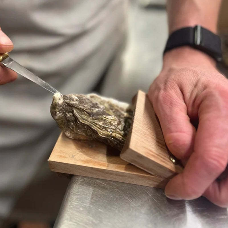 Charly | Premium wood handle oyster shell opener clamp