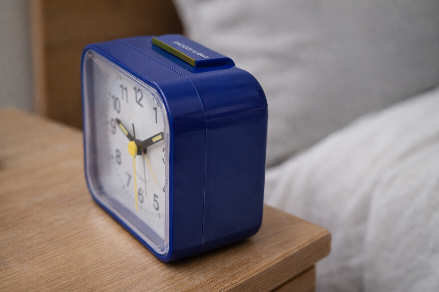 Charly | Silent & Peaceful Alarm Clock – Non-Ticking, Gentle Wake-Up Light, Snooze Function