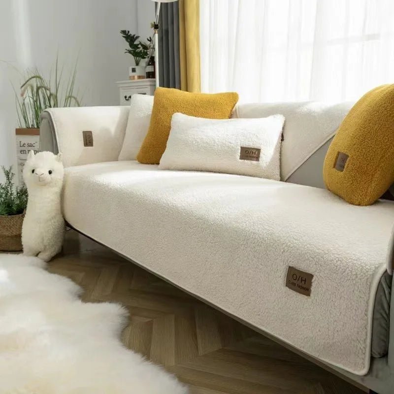 COUCHCLOUD – Plush Sofa Cover Made of Polyester Fiber for Warmth and Protection
