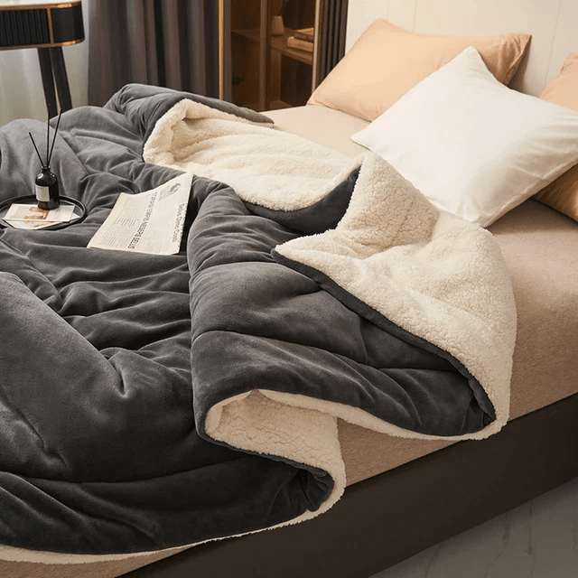 COZYLUXE – Luxurious Fleece Blanket for Comfort & Warmth