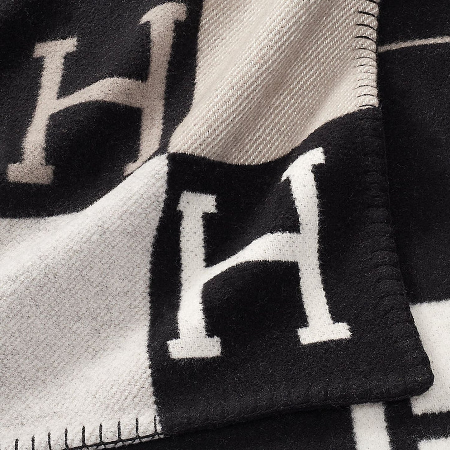 Elegant Blanket for a Stylish Home - LuxBlanket