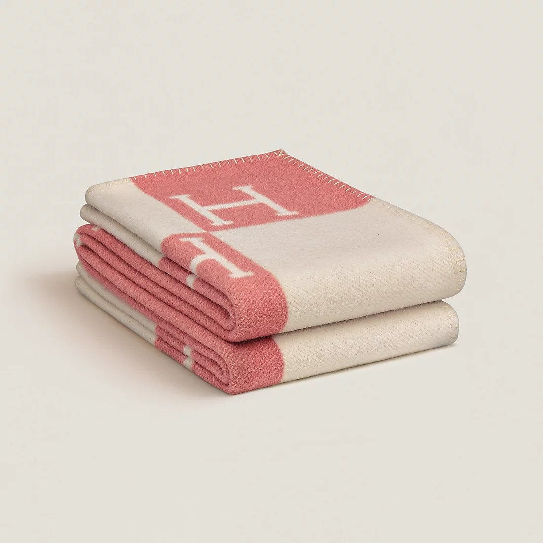 Elegant Blanket for a Stylish Home - LuxBlanket