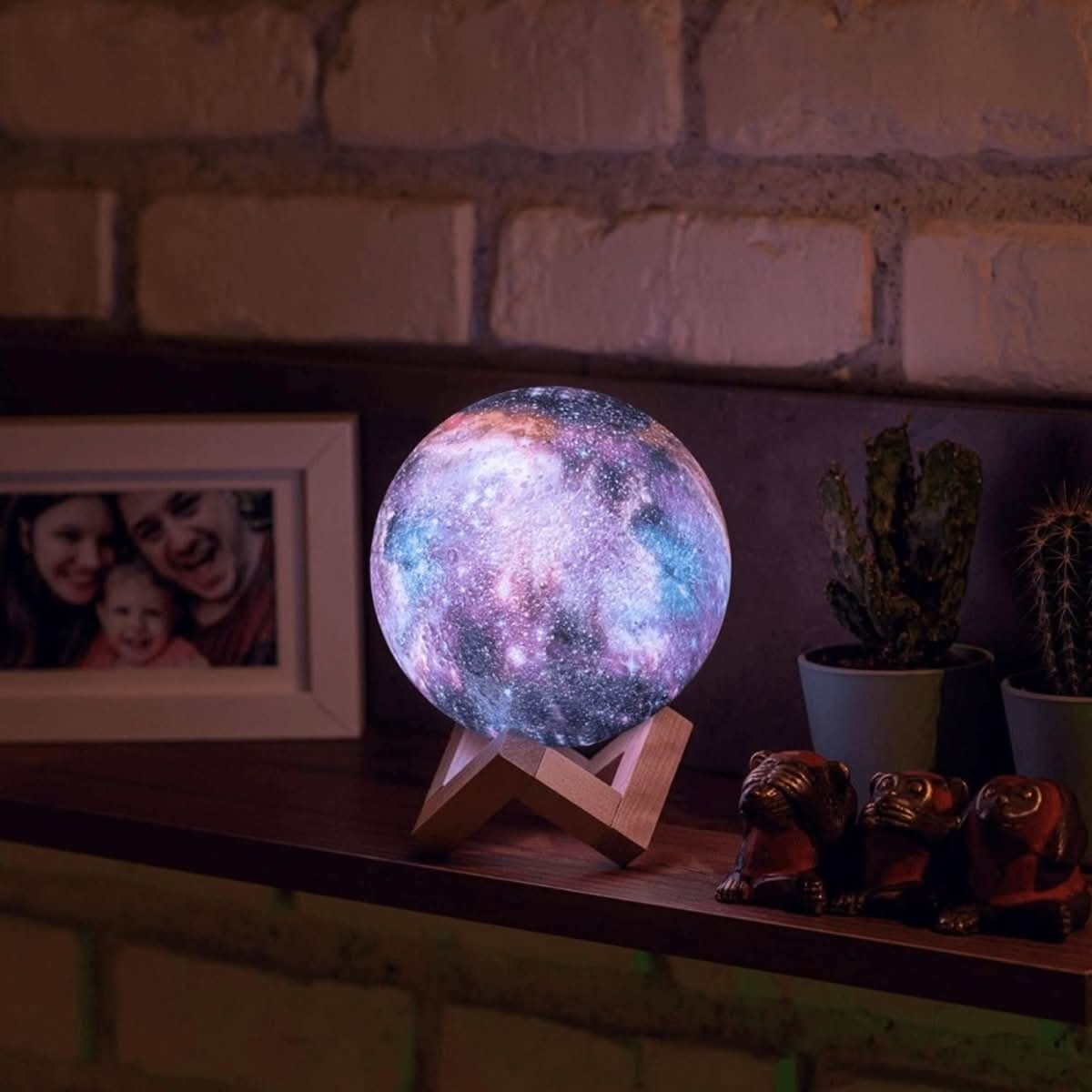 GALAXY MOONLAMP - 3D moon lamp with 16 colours & wooden stand