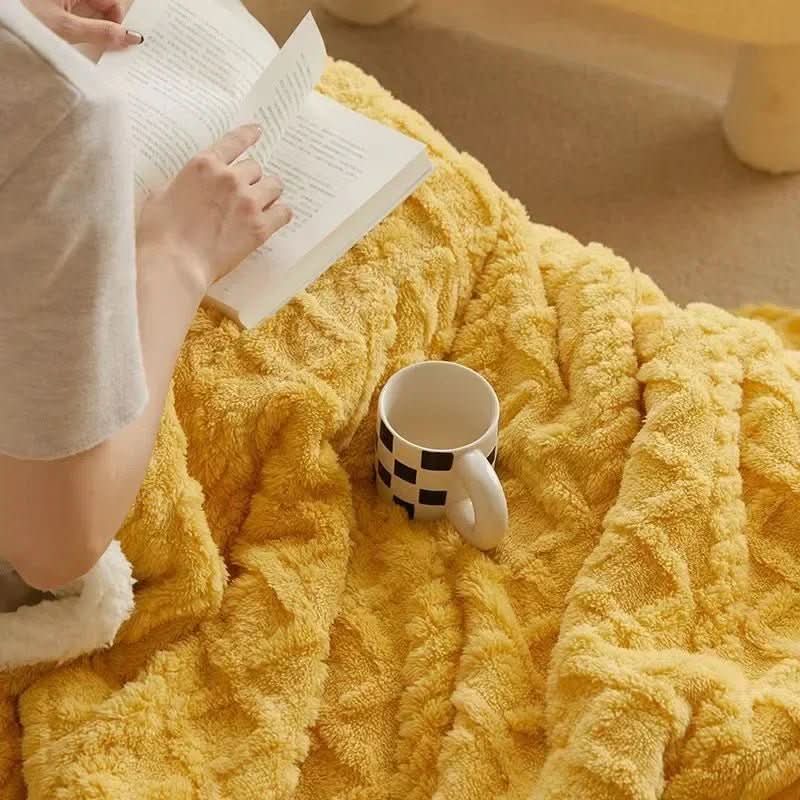 LAMMARA – Fluffy lambswool blanket for maximum warmth