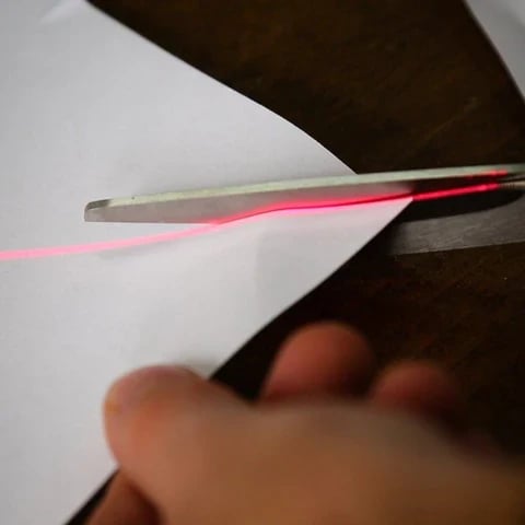 LaserCut™ – Scissors with Laser