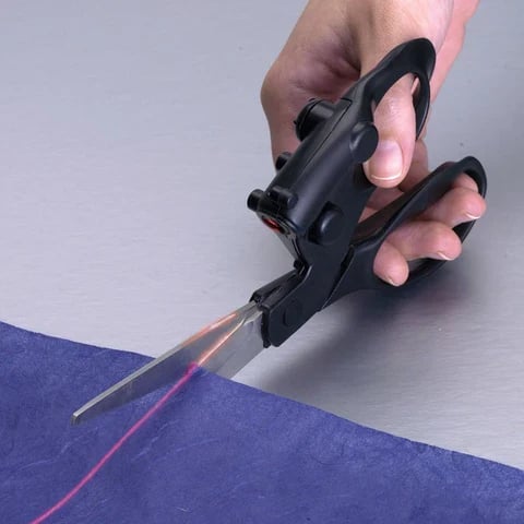 LaserCut™ – Scissors with Laser