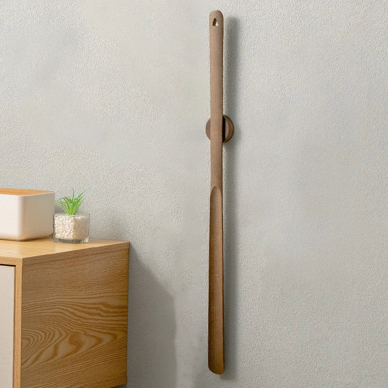 Magnetic Long Handle Shoe Horn in Wood (Support included)