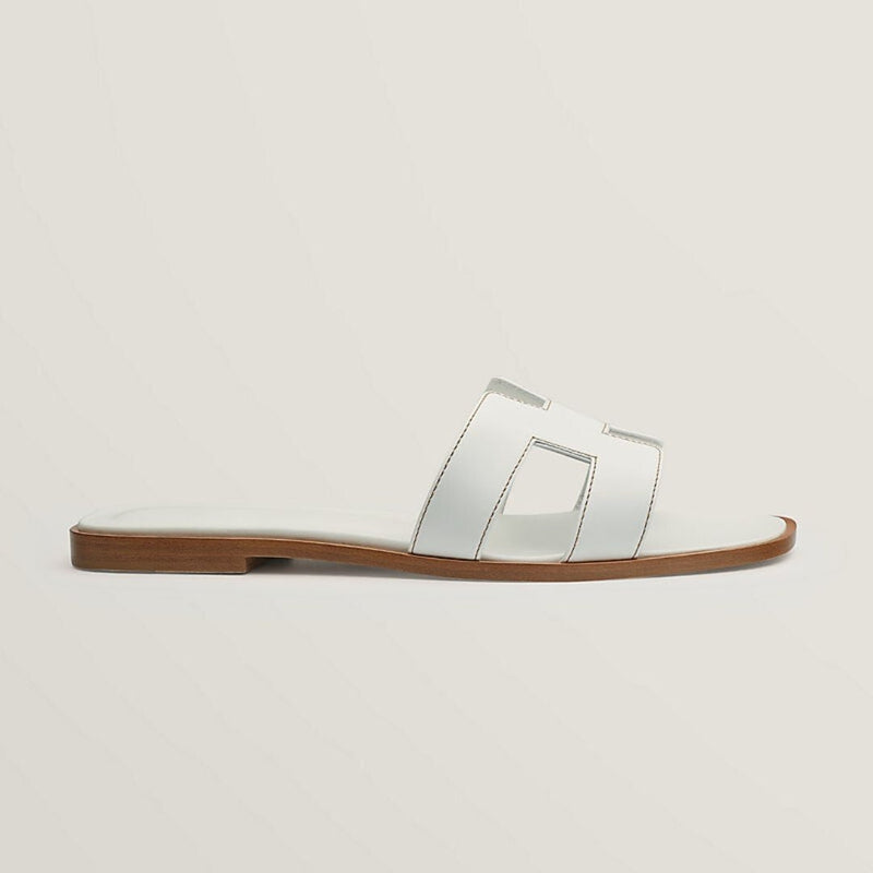 Margot – Flat sandals with straps and non-slip sole