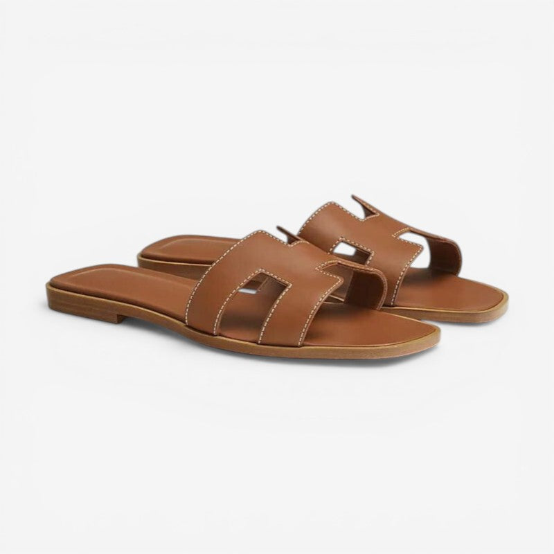 Margot – Flat sandals with straps and non-slip sole
