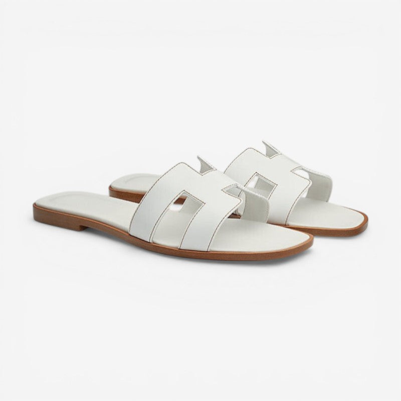 Margot – Flat sandals with straps and non-slip sole