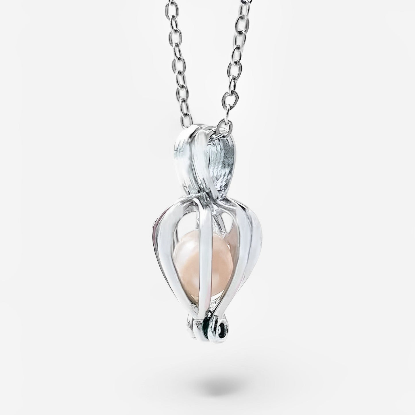 PearlEssence | Give a beautiful pearl necklace