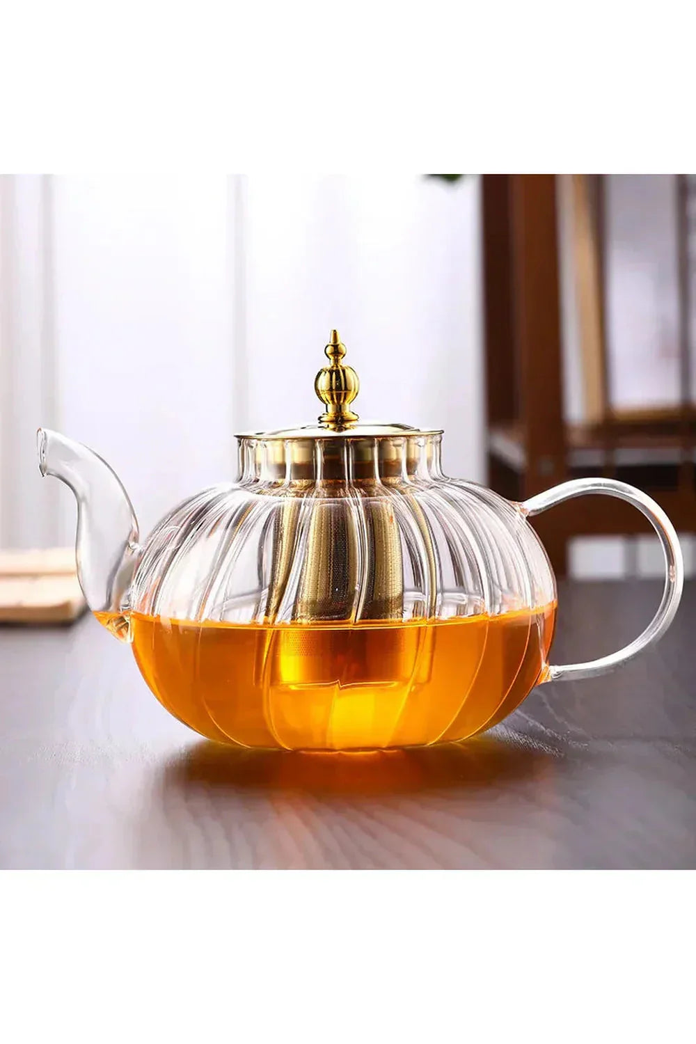 Stylish loose leaf teapot with tea infuser and lid — Elegant brew for tea lovers