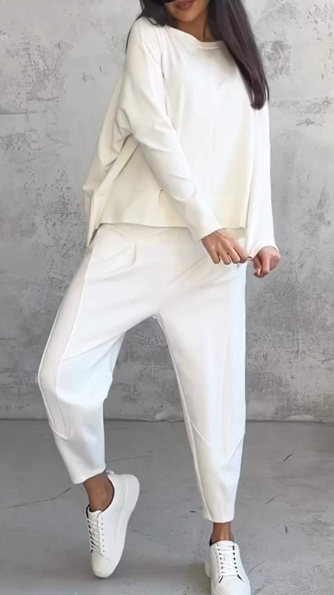 Two-Piece Leisure Suit with Round Neck and Long Sleeves