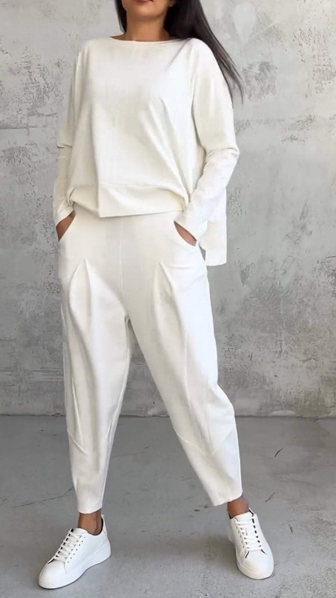 Two-Piece Leisure Suit with Round Neck and Long Sleeves