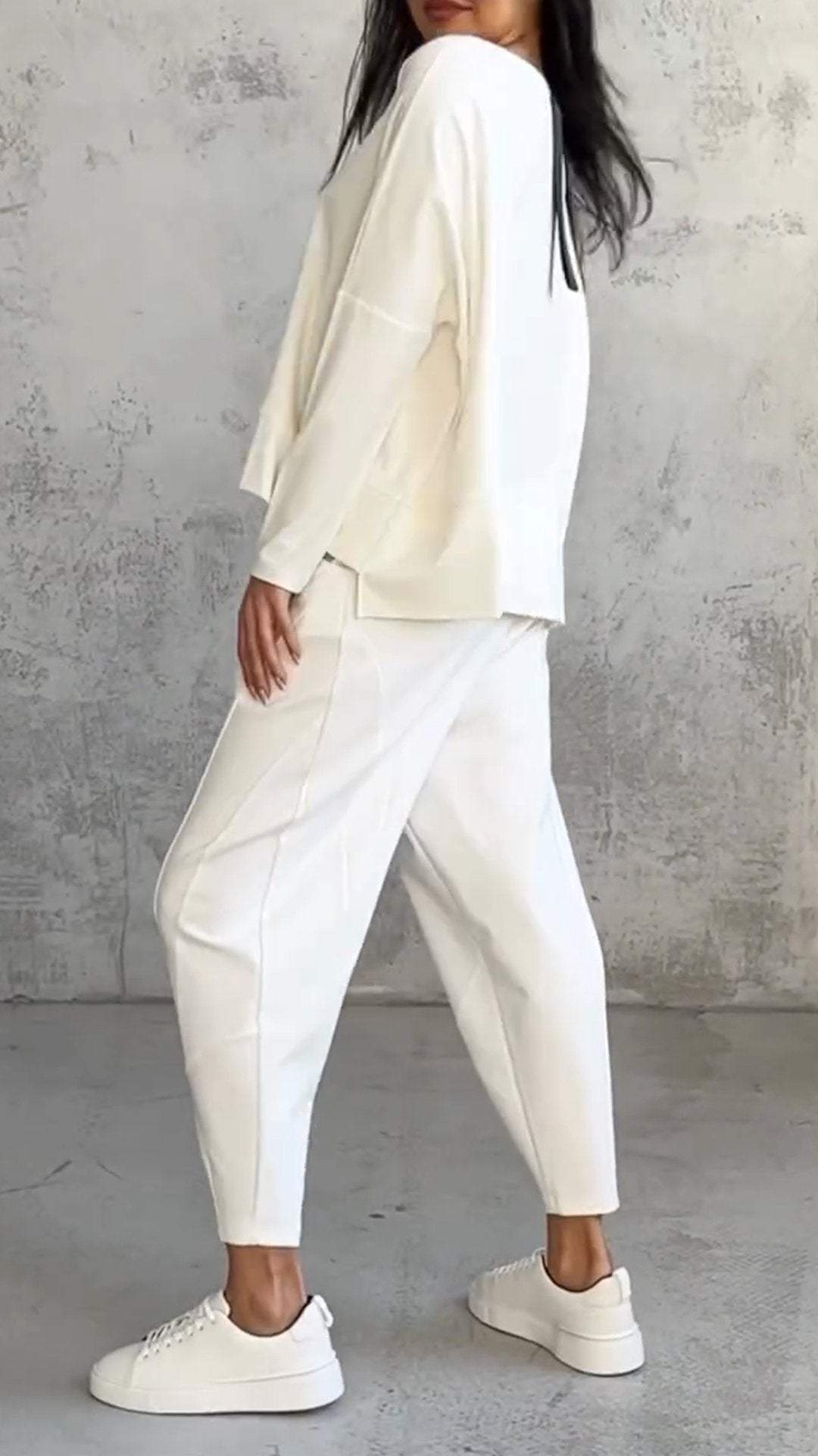 Two-Piece Leisure Suit with Round Neck and Long Sleeves